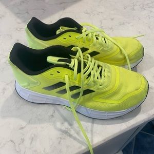 Mens size 9 Adidas sneakers